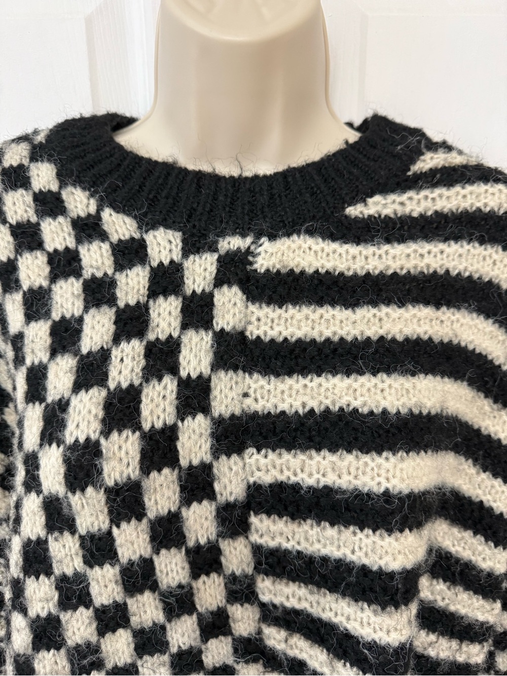 Blu Pepper Delaney Checkered Striped Chunky Knit Crew Sweater Black Cream M - Picture 7 of 16